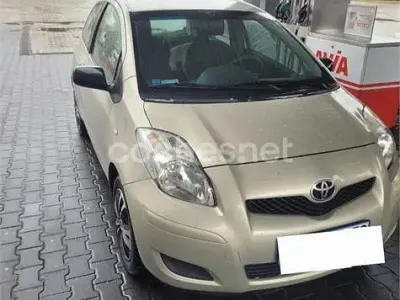 Usado Toyota Yaris Active 69 CV (50 kW) 2009 Beige Utilitario