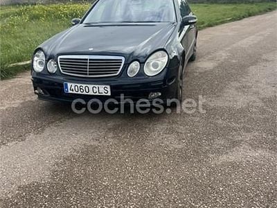 Usado Mercedes E270 Avantgarde 170 CV (125 kW) 2002 Azul Berlina