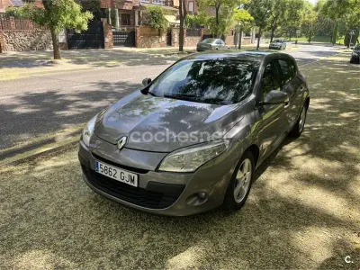 Usado Renault Mégane Expression 105 CV (77 kW) 2008 Gris / plata Berlina