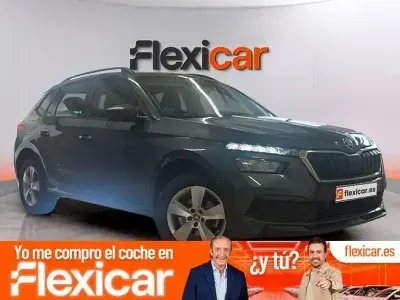 Usado Skoda Kamiq Active 95 CV (69 kW) 2021 Gris SUV