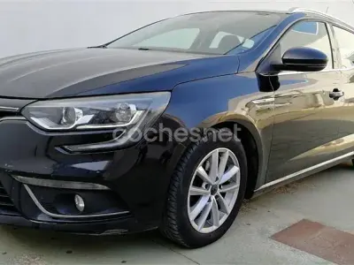 Usado Renault Mégane GrandTour Zen 130 CV (95 kW) 2017 Negro Familiar