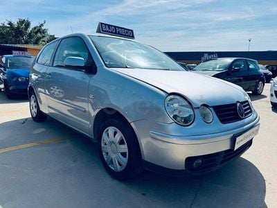 Usado VW Polo Trendline 64 CV (47 kW) 2002 Gris / plata Berlina