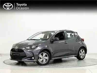 Usado Toyota Yaris Active 116 CV (85 kW) 2025 Gris Utilitario