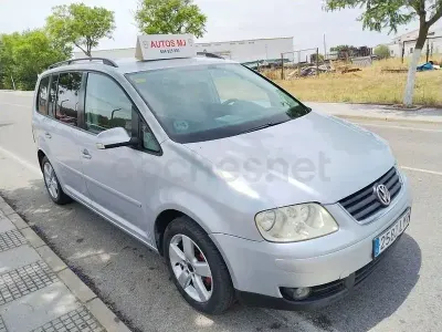 Usado VW Touran Trendline 100 CV (73 kW) 2004 Gris / plata Monovolumen