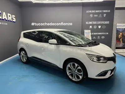 Usado Renault Grand Scénic IV Life 120 CV (88 kW) 2019 Blanco Monovolumen