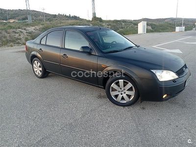 Usado Ford Mondeo Ghia 170 CV (125 kW) 2003 Negro Berlina