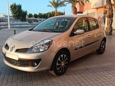Beige Usado 2007 Renault Clio II Authentique Berlina | 2990 € (Precio justo)