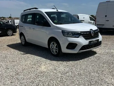 Usado Renault Kangoo 95 CV (69 kW) 2023 Blanco Monovolumen