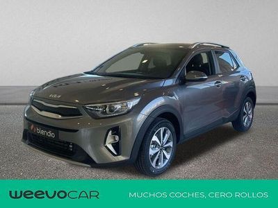 Usado Kia Stonic 100 CV (73 kW) 2025 Gris SUV