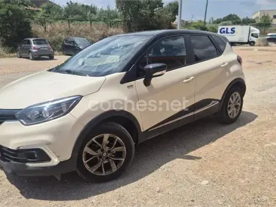 Usado Renault Captur LIMITED 90 CV (66 kW) 2019 Beige SUV