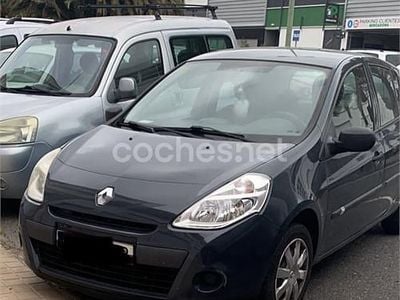 Usado Renault Clio III Collection 75 CV (55 kW) 2012 Gris / plata Berlina