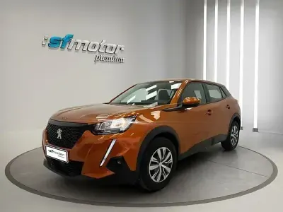 Usado Peugeot 2008 Active 110 CV (80 kW) 2021 Naranja SUV