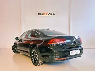 Usado VW Passat Executive 150 CV (110 kW) 2020 Negro Berlina