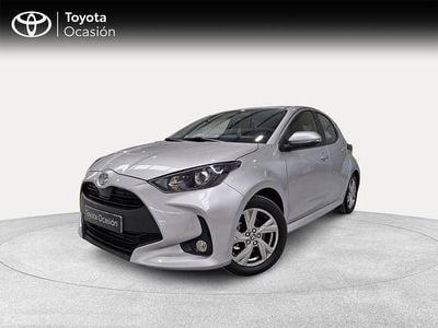 Usado Toyota Yaris Hybrid Active 116 CV (85 kW) 2024 Gris / plata Berlina