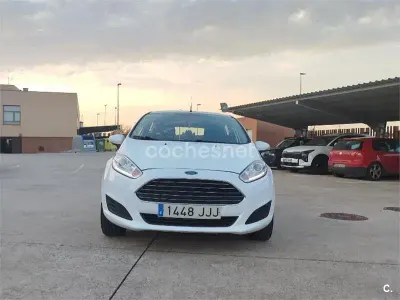 Usado Ford Fiesta Trend 82 CV (60 kW) 2015 Blanco Utilitario