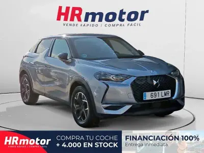Usado DS Automobiles DS3 Crossback So Chic 130 CV (95 kW) 2021 Gris / plata SUV