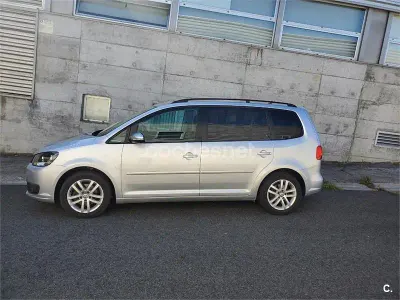 Usado VW Touran Advance 105 CV (77 kW) 2011 Gris / plata Monovolumen