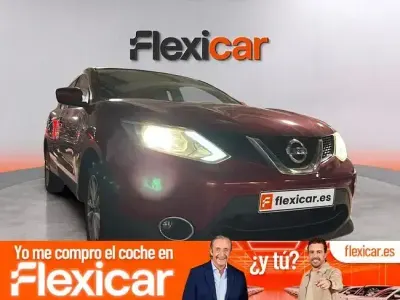 Usado Nissan Qashqai N-Connecta 115 CV (84 kW) 2015 Rojo SUV