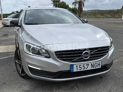 Usado Volvo V60 R-Design Momentum 120 CV (88 kW) 2018 Blanco Familiar