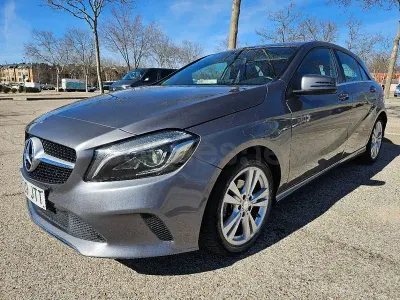 Käytetty Mercedes A180 Urban 109 HP (80 kW) 2016 Harmaa Sedan