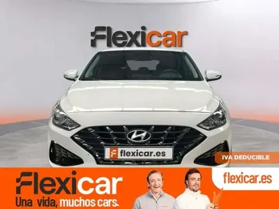Usado Hyundai i30 136 CV (100 kW) 2021 Blanco Berlina