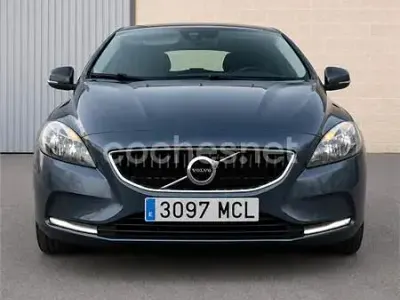 Usado Volvo V40 Kinetic 122 CV (89 kW) 2018 Azul Berlina