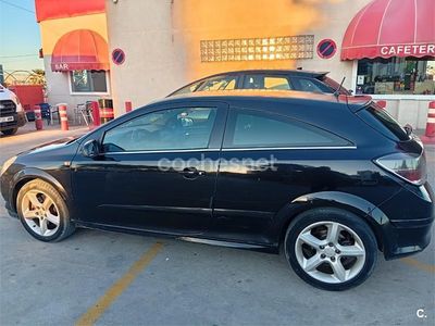 Usado Opel Astra GTC Sport 120 CV (88 kW) 2007 Negro Berlina