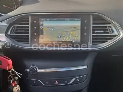Käytetty Peugeot 308 Allure 120 HP (88 kW) 2014 Musta Sedan
