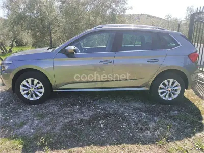 Usado Skoda Kamiq Style 110 CV (80 kW) 2022 Gris / plata SUV