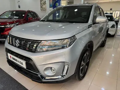 Usado Suzuki Vitara GLX 116 CV (85 kW) 2022 Gris / plata SUV