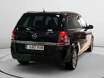 Usado Opel Zafira Family 111 CV (81 kW) 2013 Negro Monovolumen