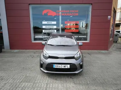 Usado Kia Picanto 67 CV (49 kW) 2023 Gris Utilitario