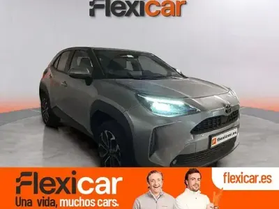 Usado Toyota Yaris Hybrid Active 116 CV (85 kW) 2024 Gris