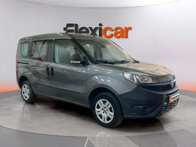 Usado Fiat Doblò Easy 105 CV (77 kW) 2016 Marrón Monovolumen
