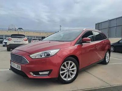Käytetty Ford Focus Titanium 125 HP (91 kW) 2016 Punainen Farmari