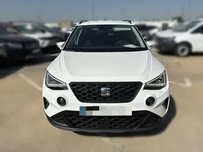 Usado Seat Arona Style Plus 110 CV (80 kW) 2022 Blanco SUV