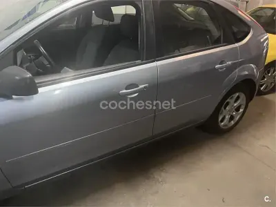 Usado Ford Focus Trend 136 CV (100 kW) 2007 Azul Berlina