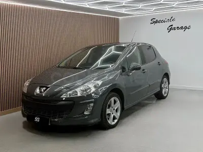 Usado Peugeot 308 Sport 90 HP (66 kW) 2010 Cinzento Sedan
