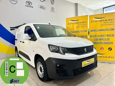 Usado Peugeot Partner Premium 75 CV (55 kW) 2021 Blanco Monovolumen