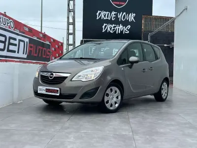 Usado Opel Meriva Expression 101 CV (74 kW) 2011 Beige Monovolumen
