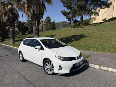 Usado Toyota Auris Business Edition 132 CV (97 kW) 2014 Blanco Utilitario