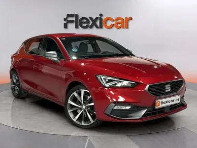 Usado Seat Leon FR 205 CV (150 kW) 2021 Granate Berlina