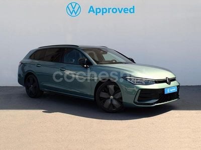 Usado VW Passat R-line 150 CV (110 kW) 2025 Verde Familiar