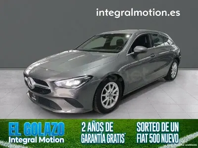 Usado Mercedes CLA200 Shooting Brake 150 CV (110 kW) 2021 Gris / plata Familiar