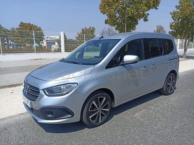 Usado Mercedes T180 116 CV (85 kW) 2023 Gris / plata Monovolumen