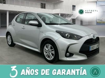 Gris / plata Usado 2021 Toyota Yaris Hybrid Business Edition Berlina | 18.000 € (Precio justo)