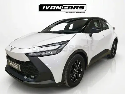 Begagnad Toyota C-HR Advance 140 HK (102 kW) 2024 Vit SUV