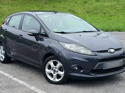 Usado Ford Fiesta Trend 68 HP (50 kW) 2010 Azul Sedan