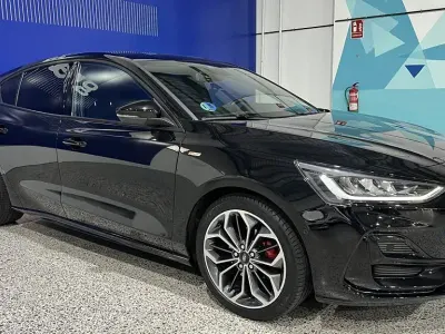 Usado Ford Focus ST-Line X 125 CV (91 kW) 2023 Negro agate (metalizado) Berlina