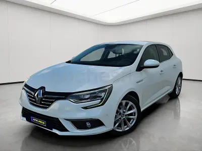 Usado Renault Mégane Zen 132 CV (97 kW) 2018 Blanco Berlina
